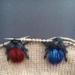 Несколько интересных идей для декора вязаного полотна