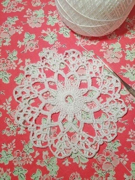 Нежная ажурная салфеточка крючком Нежная ажурная салфеточка крючком