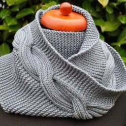 Очаровательный снуд, вязаный спицами