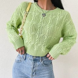 Салатовый джемпер с косами и патентной резинкой
