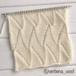 Красивый ажурный узор прекрасно подойдёт для свитера или кардигана