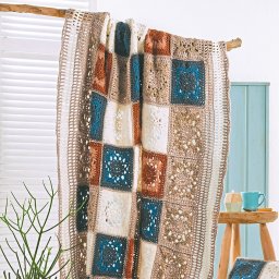 Покрывало из ажурных квадратов крючком