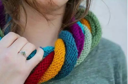 Простой шарфик для любителей разноцветных вещей