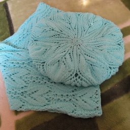 Шикарный весенний комплект спицами