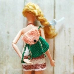 Вяжем рюкзак для куклы