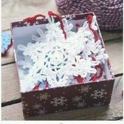 Вяжем снежинки, готовимся к зимним праздникам!