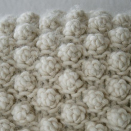 Вяжем "шишечки" спицами