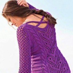 Ажурный пуловер с переплетениями на спине спицами