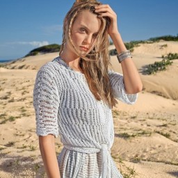 Оригинальный джемпер с воздушным узором