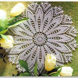 Ажурная салфетка в виде цветка