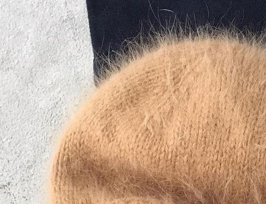 Шапка из пуха норки с подкладкой из мериноса.