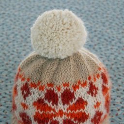 Красивая шапочка спицами
