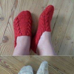 Очаровательные тапочки на двух спицах