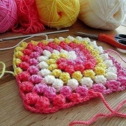 Бабушкин помпон-квадрат спиралькой МК