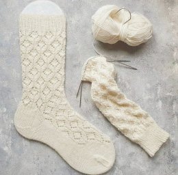 Лето не балует теплом? Тогда будем вязать носки!