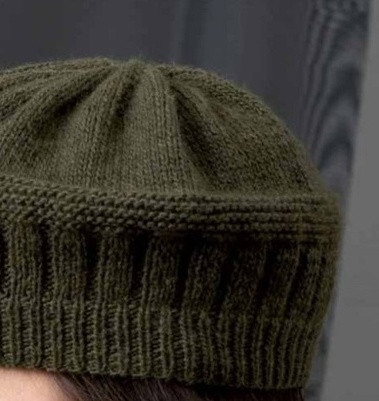 Женская шапка спицами