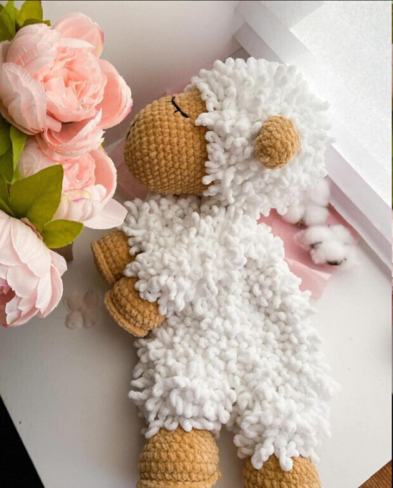 Шаль крючком молочного цвета — утончённость, которая всегда уместна Шаль крючком молочного цвета — утончённость, которая всегда уместна