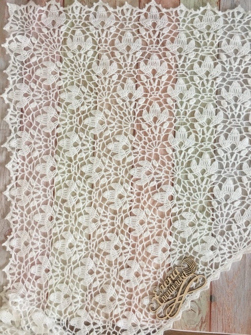 Шаль &laquo;Подснежники&raquo;: нежность и тепло