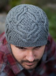 Вязаная спицами стильная шапка с косами унисекс