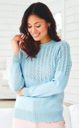 Вязаный спицами свитер-реглан с ажурной кокеткой