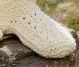 Вяжем домашние сапожки спицами