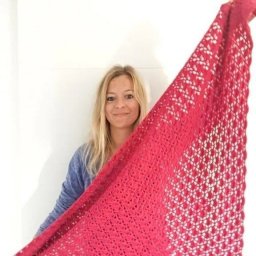 Яркая шаль, вяжем стильный аксессуар