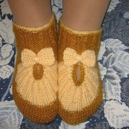 Вяжем спицами милые тапочки