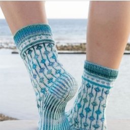 Носочки жаккардом, вяжем спицами