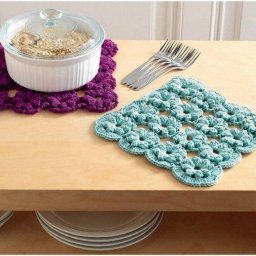 Объемная подставка, связанная крючком