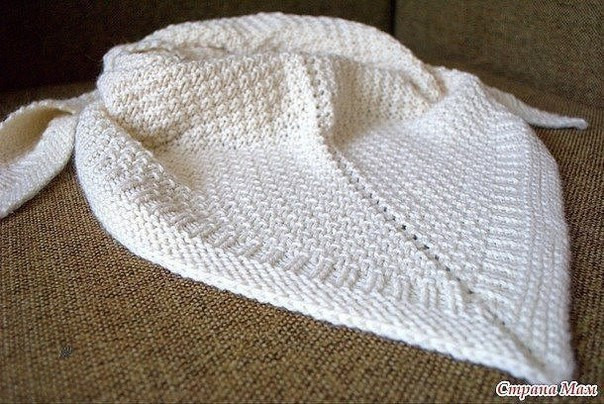 Белая шалль спицами