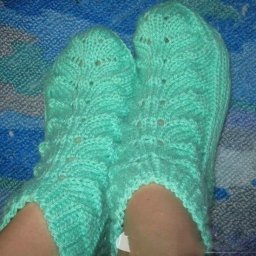 Необычные носочки, связанные спицами