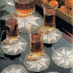 Красивые вязаные подставка для изысканной сервировки стола