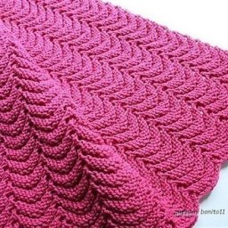 Объемный волнистый узор спицами