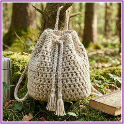 Вязаный рюкзак-мешок крючком для прогулок