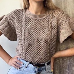 Топ с украшением в виде воланов, вяжем спицами