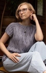 Симпатичная кофточка спицами