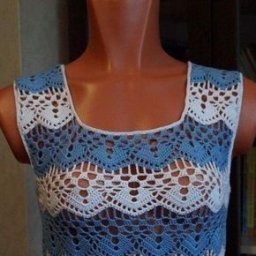 Двухцветный ажурный топ