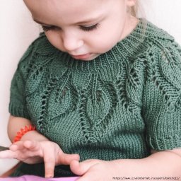 Круглая кокетка спицами для детских вещей