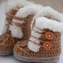 Вяжем детские сапожки