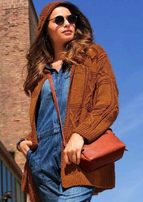 Коричневый жакет с капюшоном Коричневый жакет с капюшоном