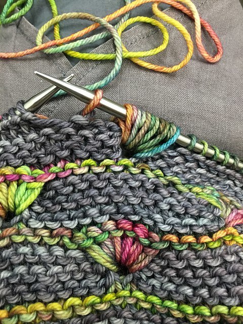 Интересная техника вязания из меланжевой пряжи от Melanie Berg