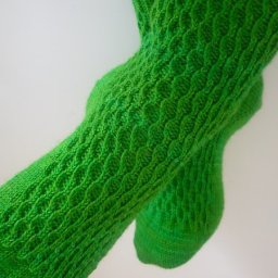 Интересный узор для носочков, связанных спицами