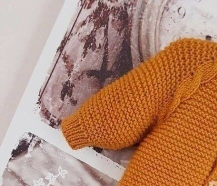 Гоpчичный жакeт cо жгутами на малыша