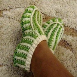 Двухцветные теплые домашние тапочки