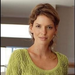 Интересный пуловер, связанный спицами