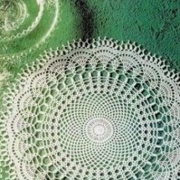 Красивая круглая салфеточка