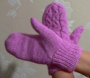 Варежки с косами с индийским клином для большого пальца