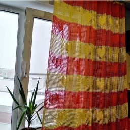 Штора с сердечками в филейной технике