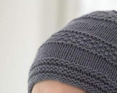 Шапка вязаная полосками