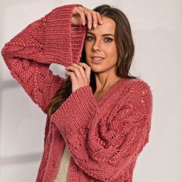 Эффектный жакет, связанный спицами